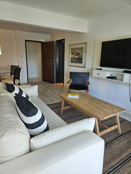 Departamento reciclado en venta Torre Marina I